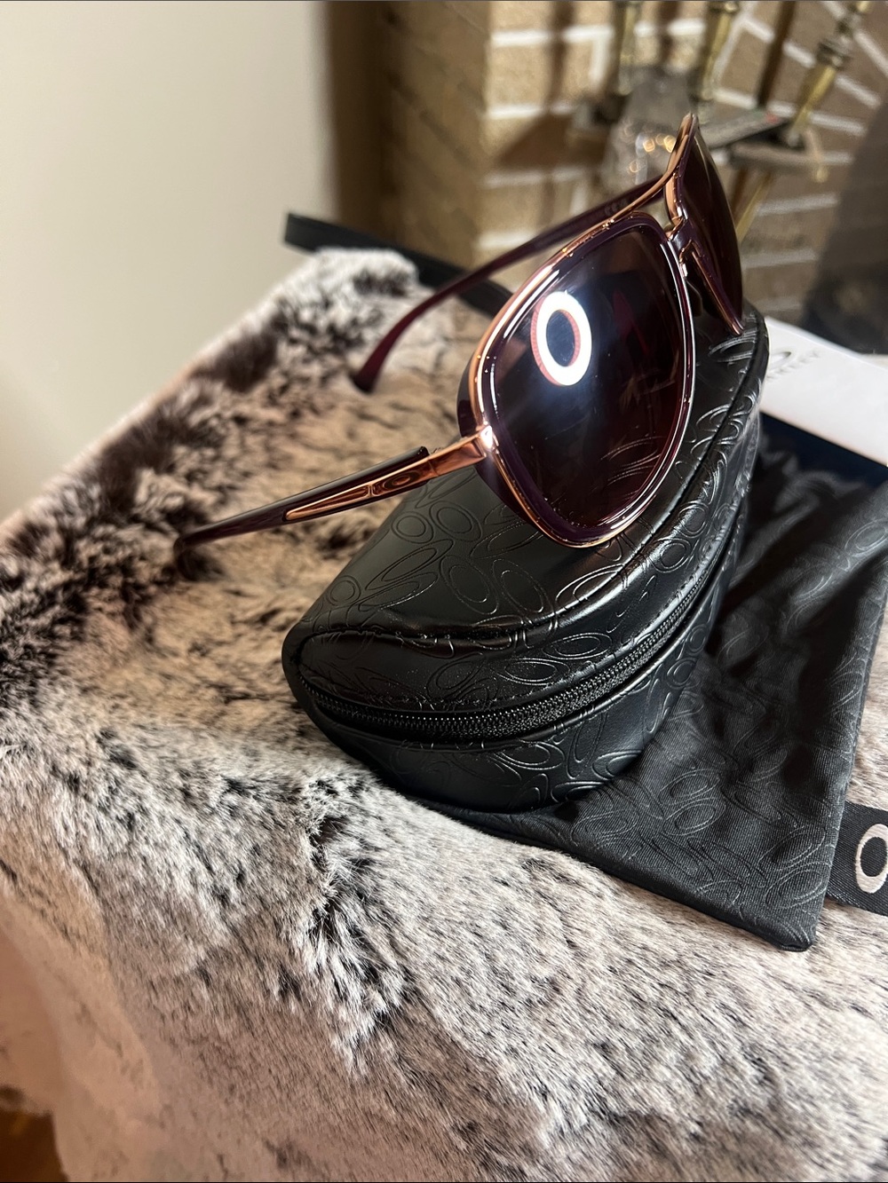 Oakley Aviator Style Women's Sunglasses in Brown Gradient Red - Picture 7 of 8